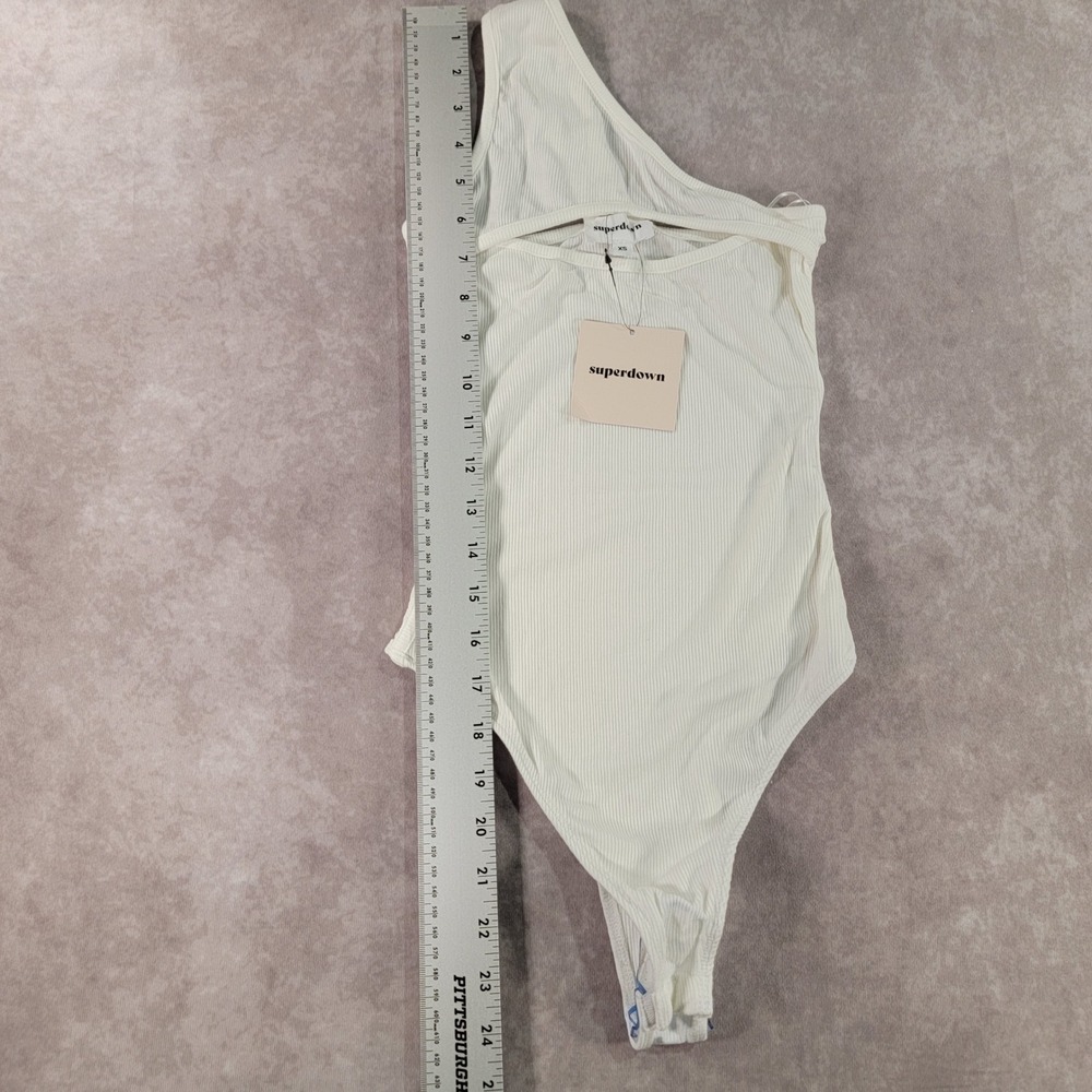 Superdown Womens One Shoulder Ribbed Cutout Bodysuit White XS NWT - Picture 5 of 7